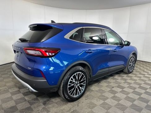 Used 2023 Ford Escape SE w/ PHEV Premium Package image 3