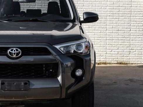 Used 2018 Toyota 4Runner SR5 image 40