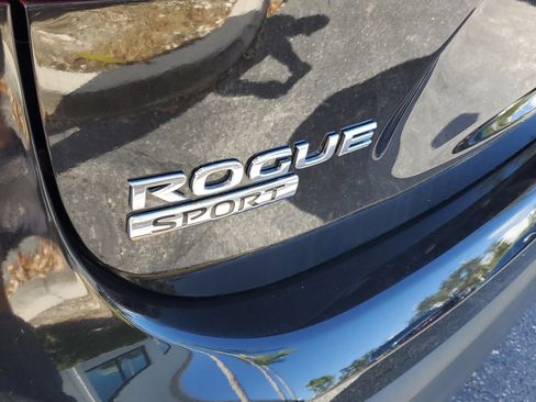 Used 2022 Nissan Rogue Sport S image 2