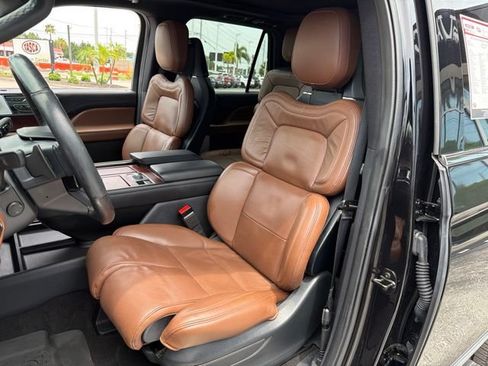 Certified 2023 Lincoln Navigator Reserve AWD/4WD image 13