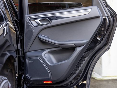 Certified 2025 Porsche Macan image 47