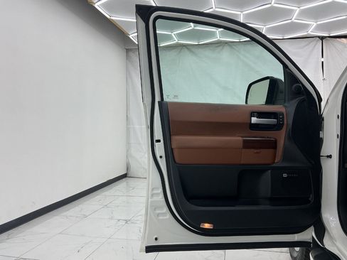 Used 2016 Toyota Sequoia Platinum AWD/4WD image 18