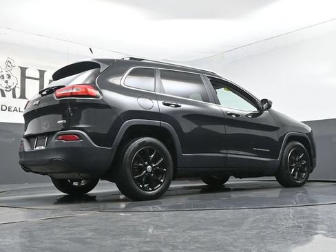 Used 2015 Jeep Cherokee Latitude w/ Cold Weather Group FWD image 32