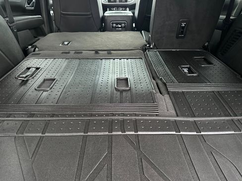 Used 2024 Chevrolet Tahoe Z71 image 17