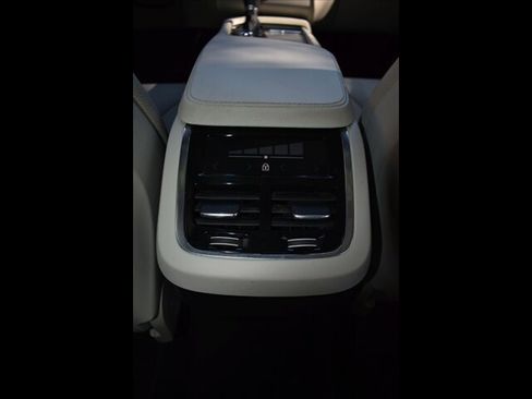 Used 2021 Volvo XC90 T5 Momentum AWD/4WD image 30