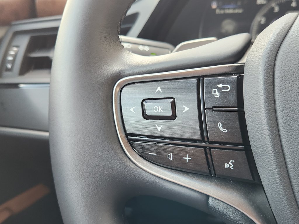 Used 2025 Lexus ES 350 w/ Premium Package FWD image 27