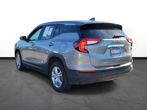 Used 2024 GMC Terrain SLE image 3