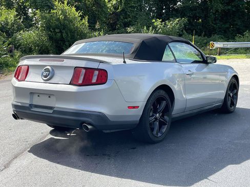 Used 2010 Ford Mustang GT RWD image 7