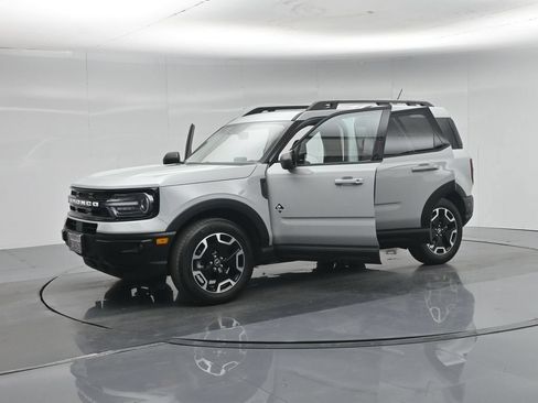 Certified 2023 Ford Bronco Sport Outer Banks w/ Tech Package AWD/4WD image 6