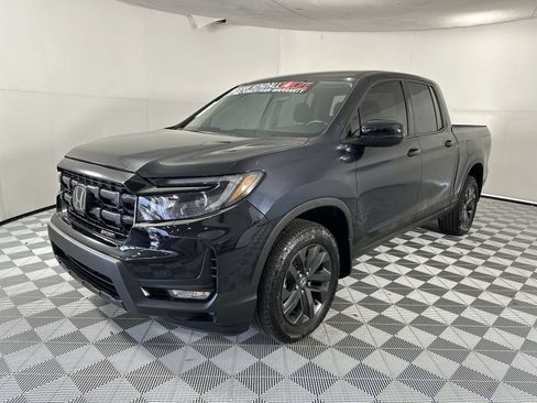 Used 2025 Honda Ridgeline Sport image 4