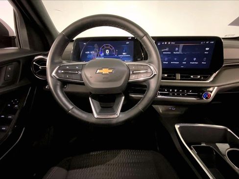 Used 2025 Chevrolet Equinox LT FWD image 5