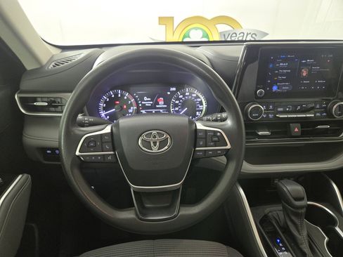 Used 2023 Toyota Highlander L FWD image 14