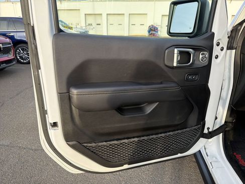 Used 2023 Jeep Wrangler Unlimited Rubicon 4xe w/ Steel Bumper Group image 11