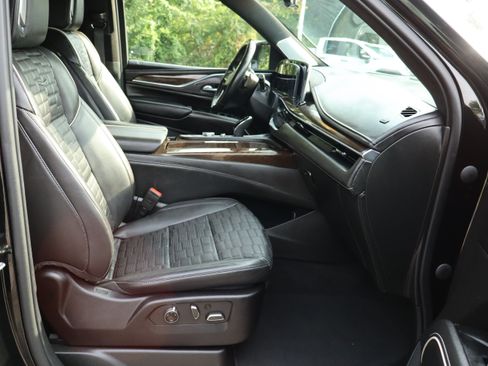 Used 2023 Cadillac Escalade Sport Platinum w/ LPO, ONYX Package AWD/4WD image 34