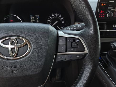 Used 2022 Toyota Sienna XLE FWD image 24