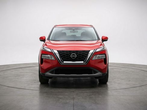 Used 2025 Nissan Rogue SV image 2
