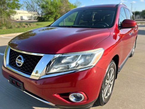 Used 2014 Nissan Pathfinder SL w/ SL Premium Package image 2