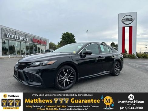 Used 2023 Toyota Camry SE FWD image 1