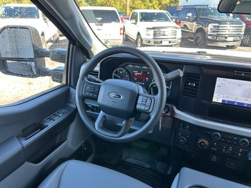 New 2026 Ford F550 4x4 Crew Cab image 26