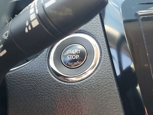 Used 2017 Nissan Rogue SV FWD image 21