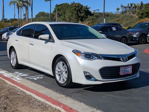Used 2013 Toyota Avalon XLE Premium image 3