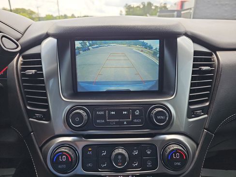 Used 2019 Chevrolet Suburban LS RWD image 25
