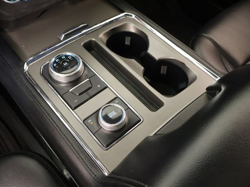 Used 2020 Ford Expedition XLT w/ Equipment Group 202A AWD/4WD image 9