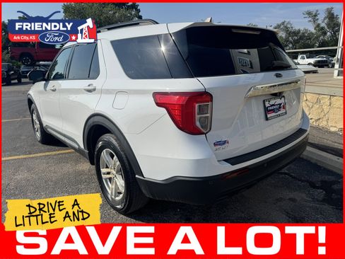 Used 2022 Ford Explorer XLT AWD/4WD image 3