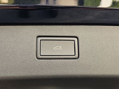 New 2026 Volkswagen Tiguan SE R-Line image 7