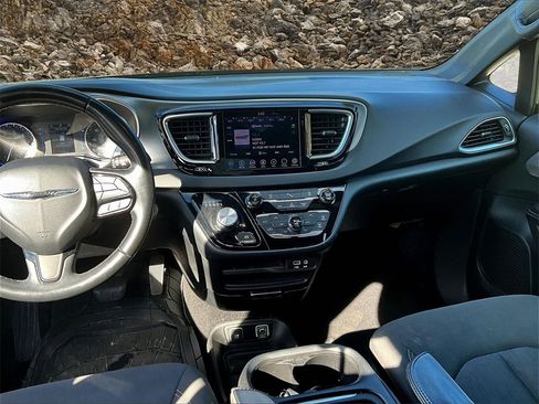 Used 2018 Chrysler Pacifica Touring Plus w/ S Appearance Package image 6