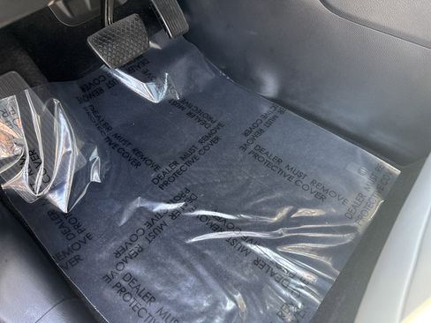 Used 2025 Honda Pilot Touring image 17