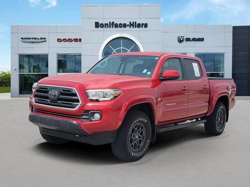 Used 2018 Toyota Tacoma SR5 RWD image 3