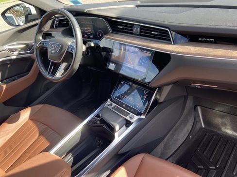 Used 2022 Audi e-tron Premium w/ Convenience Plus Package image 22