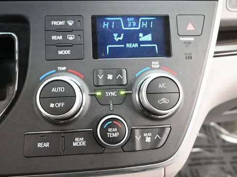 Used 2015 Toyota Sienna XLE image 32