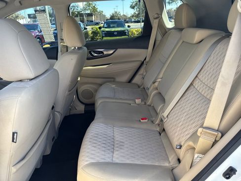 Used 2020 Nissan Rogue SV image 26