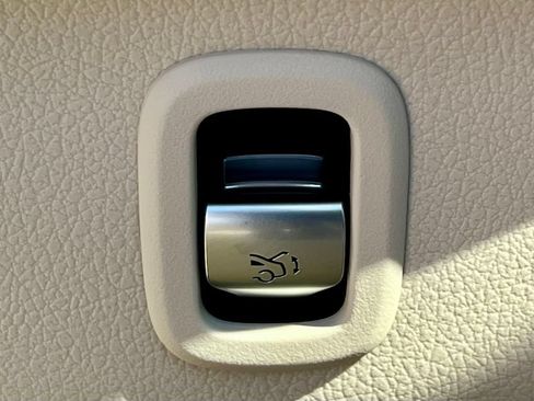 Certified 2022 Mercedes-Benz C 300 4MATIC Sedan image 20