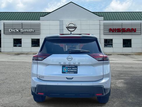 Used 2025 Nissan Rogue S image 5