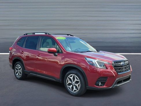 Used 2022 Subaru Forester Premium AWD/4WD image 2