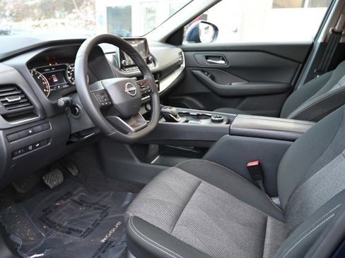 Used 2025 Nissan Rogue SV image 13