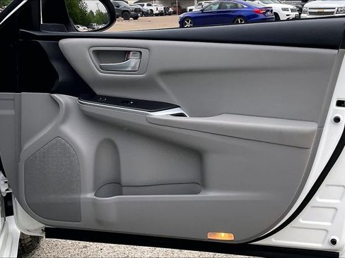 Used 2017 Toyota Camry LE FWD image 22