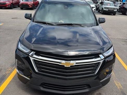 Used 2023 Chevrolet Traverse LS FWD image 2