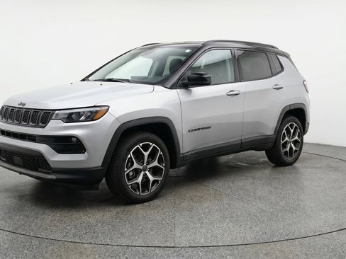 Used 2025 Jeep Compass Limited AWD/4WD image 3