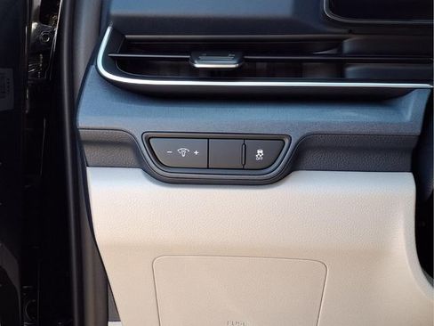 New 2026 Kia Carnival EX FWD image 13
