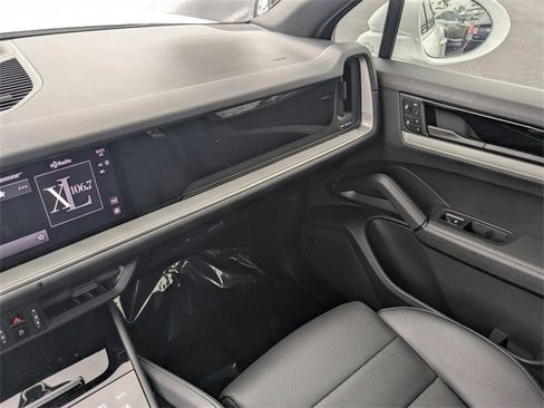 Used 2024 Porsche Cayenne image 18