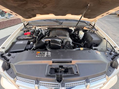 Used 2014 Cadillac Escalade ESV Luxury image 46