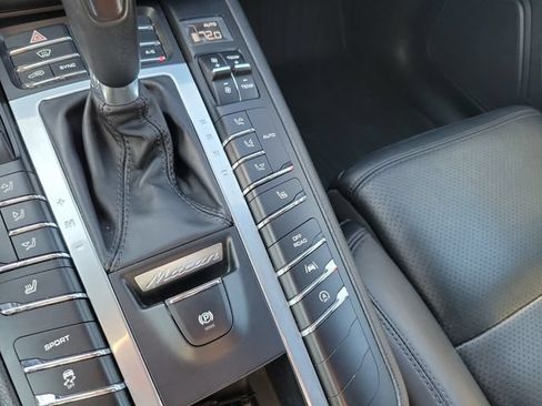 Used 2018 Porsche Macan AWD/4WD image 28