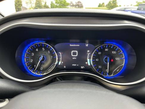 Used 2025 Chrysler Pacifica Select FWD image 26