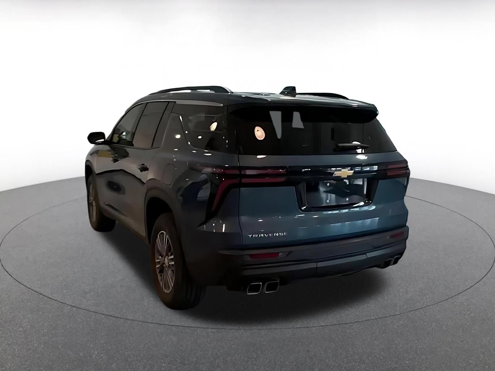 Used 2025 Chevrolet Traverse LT FWD image 8