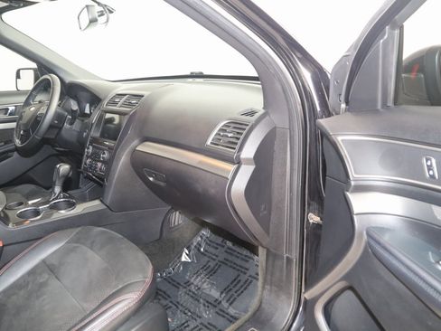 Used 2018 Ford Explorer XLT w/ Equipment Group 202A image 41