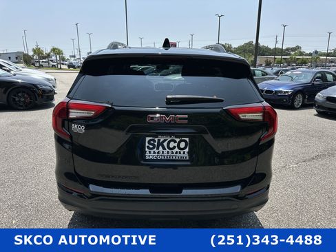 Used 2022 GMC Terrain SLE w/ Driver Convenience Package image 4